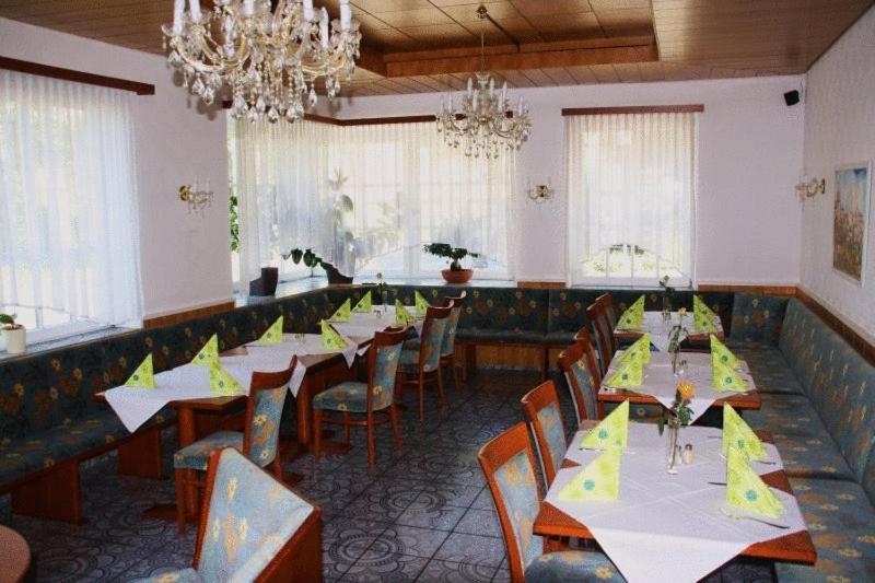 Hotel Schillerplatz エーリンゲン エクステリア 写真