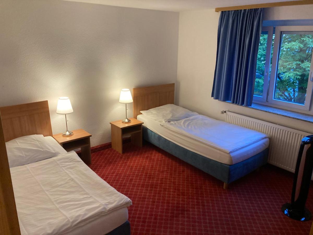 Hotel Schillerplatz エーリンゲン エクステリア 写真