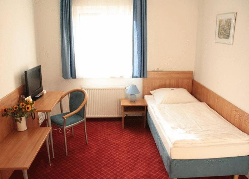 Hotel Schillerplatz エーリンゲン エクステリア 写真